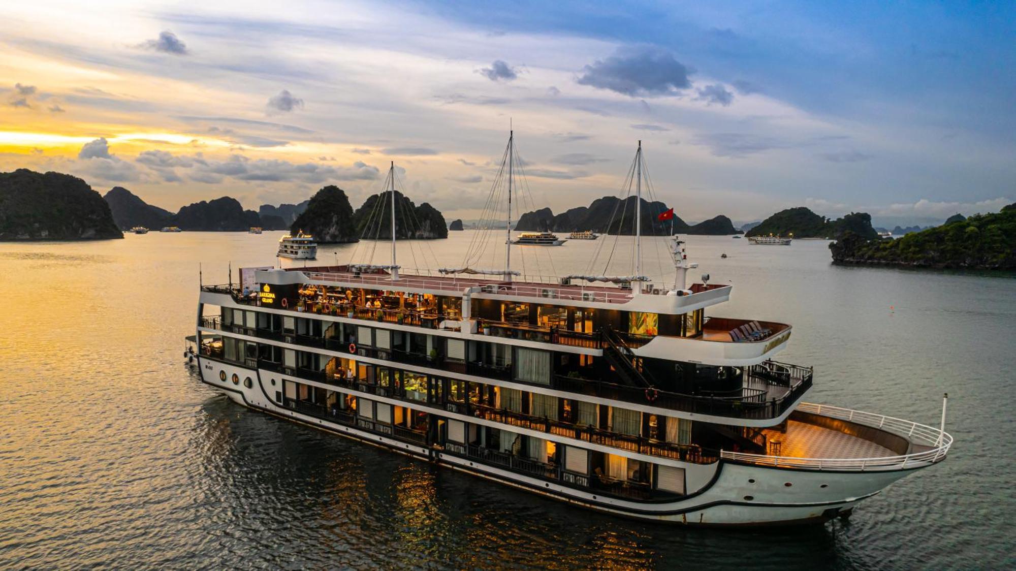 La Regina Grand Cruise Hotel Ha Long Exterior photo