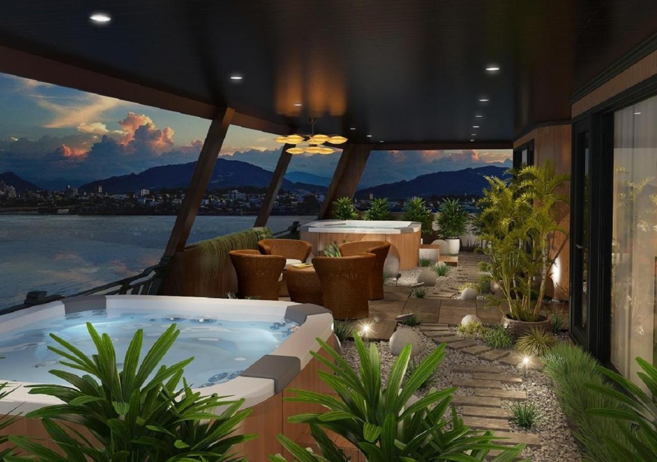 La Regina Grand Cruise Hotel Ha Long Exterior photo